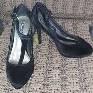Michael Antonio size 8 heels